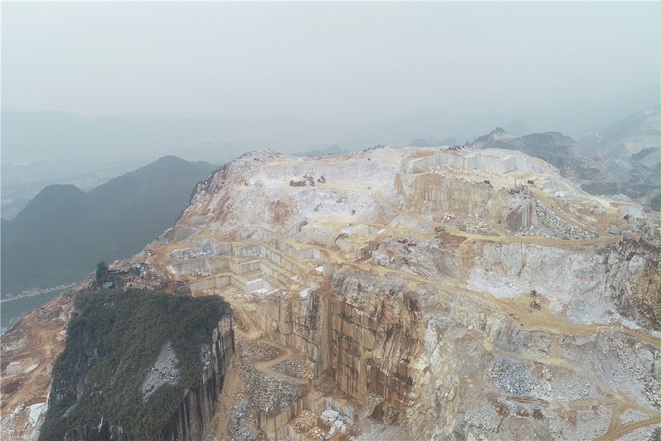 广西白大理石矿山