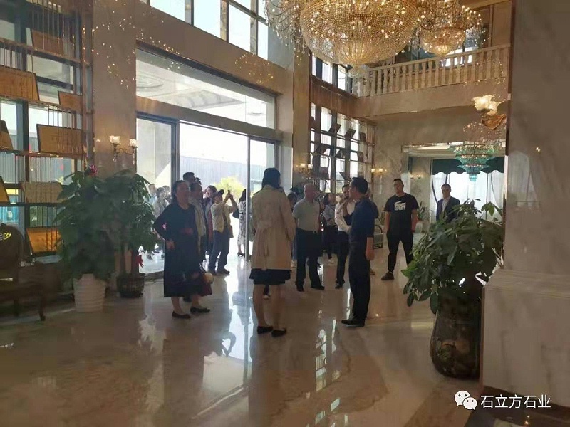 广西港澳委员会顾问考察团参观石立方大理石家具体验馆